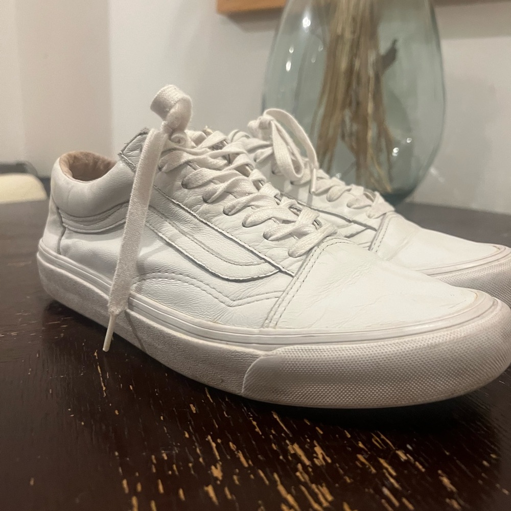 Men’s white leather low tops